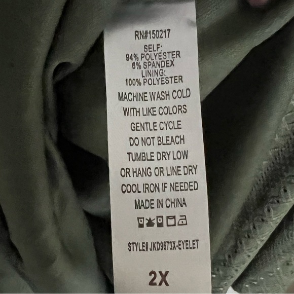 NWT | Vibe | Olive Green Eyelet Dress | Size 2X - Picture 8 of 8